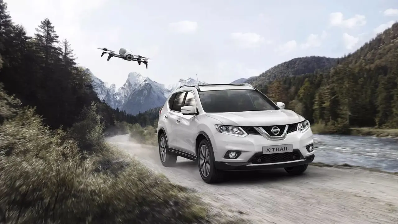 Nissan X-Trail dengan Drone