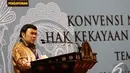Rhoma Irama memberi pidato di Konvensi Nasional Kebangkitan Hak Kekayaan Intelektual dan Ekonomi Kreatif, Jakarta, Selasa (25/11/2014). (Liputan6.com/Faizal Fanani)