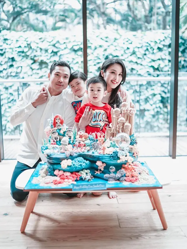 Genap Berusia 39 Tahun, Ini 7 Potret Sandra Dewi yang Disebut Tetap Awet Muda Bak ABG