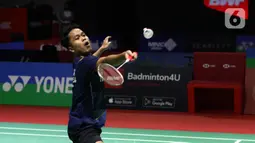 Anthony Sinisuka Ginting unggul dua set langsung  21-8, 21-10. (Liputan6.com/Helmi Fithriansyah)