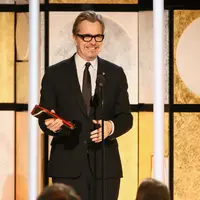 Lewat film Darkest Hour, Gary Oldman yang berperan di dalamnya akhirnya berhasil masuk menjadi nominator di Piala Oscar 2018. Ia masuk dalam kategori  Aktor Utama. (Foto: AFP)
