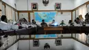 (Ki-ka) Komisioner KPU, Hadar Nafis Gumay, Juri Ardiantoro, Ferry Kurnia Rizkiyansyah dan Arief Budiman menggelar focus group discussion (FGD) bersama dengan 14 lembaga pemantau Pemilu di gedung KPU, Jakarta, Selasa (29/9). (Liputan6.com/Helmi Afandi)