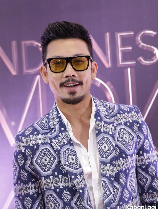  FOTO  Gaya Denny Sumargo yang Sporty dan Selalu Rapi Hot 