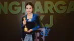 Sejak namanya populer setelah bermain sinetron Ganteng-Ganteng Serigala, sepak terjang Prilly di dunia akting terus meroket dengan berbagai judul sinetron dan film. Sebagai seorang selebriti, wanita kelahiran 15 Oktober 1996 ini bisa dibilang sebagai salah satu aktris yang sukses di bidangnya. (Liputan6.com/IG/prillylatuconsina96)