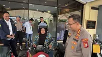 Neneng Menangis di Polres Jakut, Motor yang Raib 8 Bulan Lalu Akhirnya Kembali