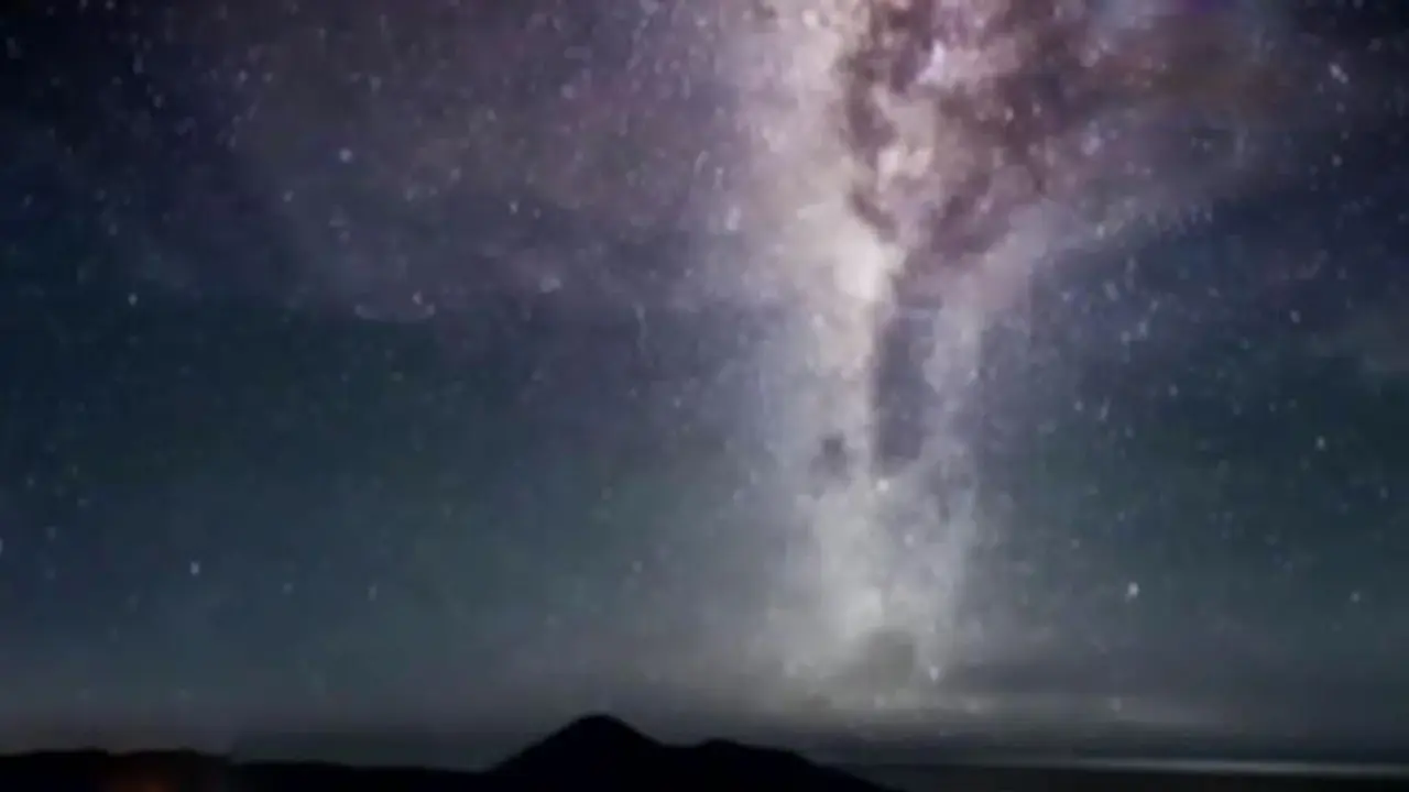 Berburu Fenomena Milky Way di Lereng Gunung Sindoro