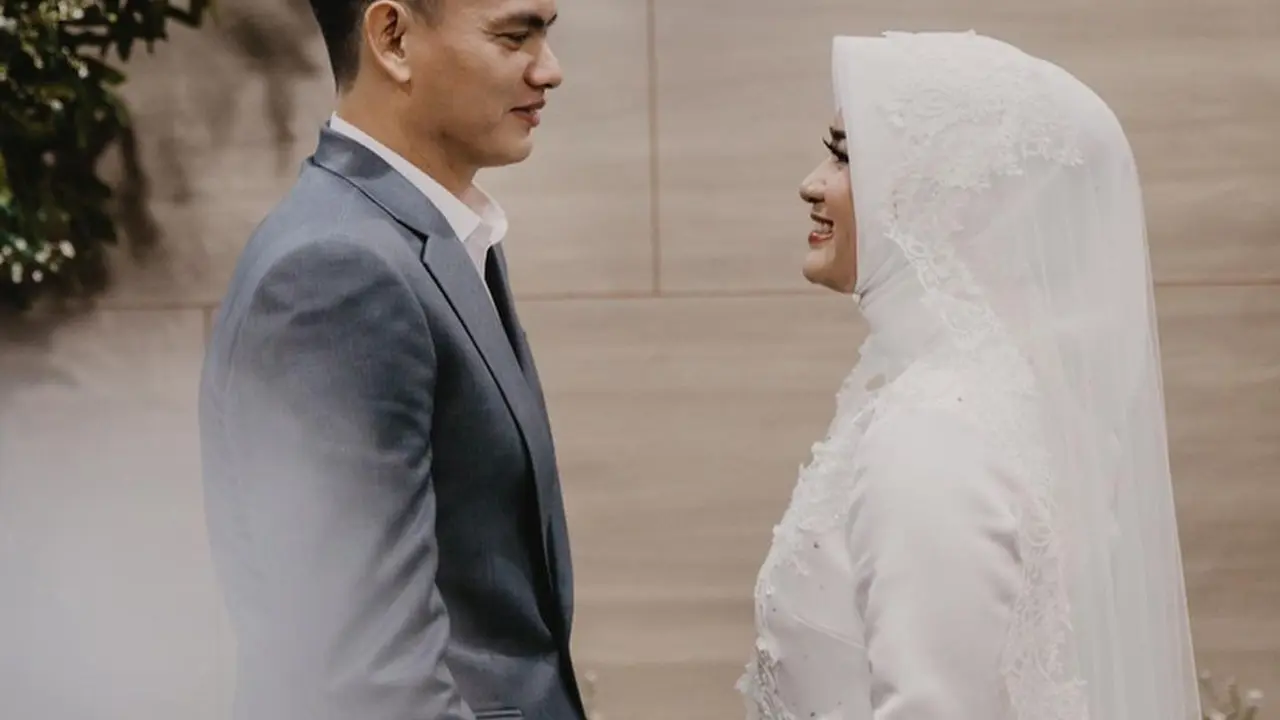 5 Fakta Menarik Karlie Fu, Suami Ikke Nurjanah yang Beda Usia 16 Tahun