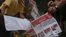 Pemusnahan disaksikan personel pengamanan dari unsur kepolisian dan TNI. (Liputan6.com/Angga Yuniar)