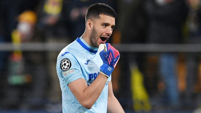 Foto: Aksi Geronimo Rulli Saat Membawa Villarreal Menaklukkan Bayern Munchen di Liga Champions