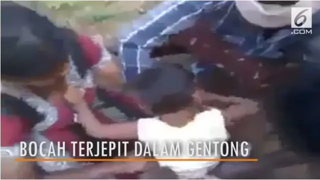 VIDEO: Bisa Masuk Enggak Bisa Keluar, Bocah Terjepit dalam Gentong