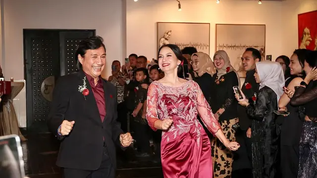 6 Potret Ira Wibowo dan Katon Bagaskara di Pernikahan Chika Bagaskara, Tetap Rukun