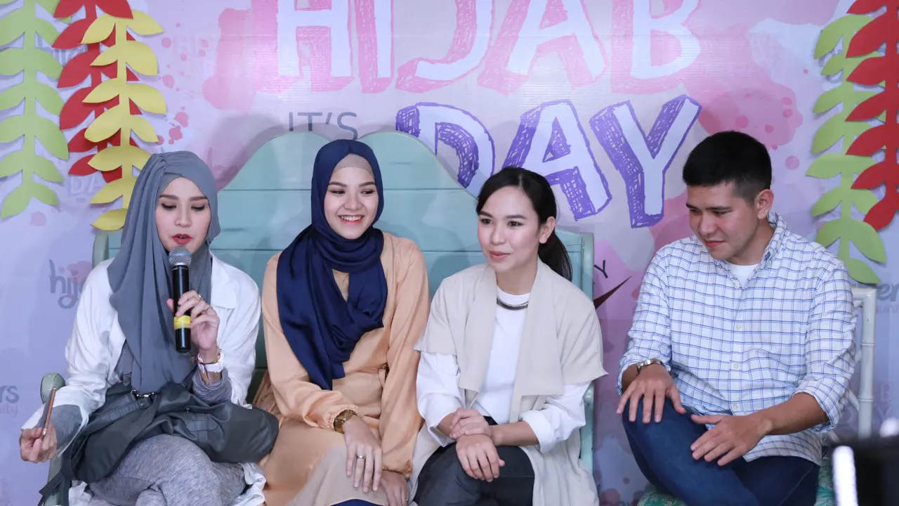 Zaskia Adya Mecca dan keluarga