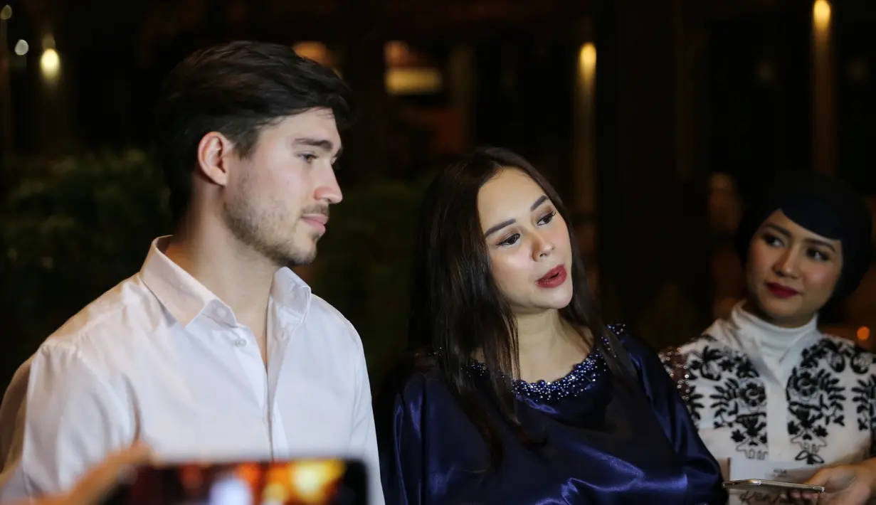 Aura Kasih dan Eryck Amaral