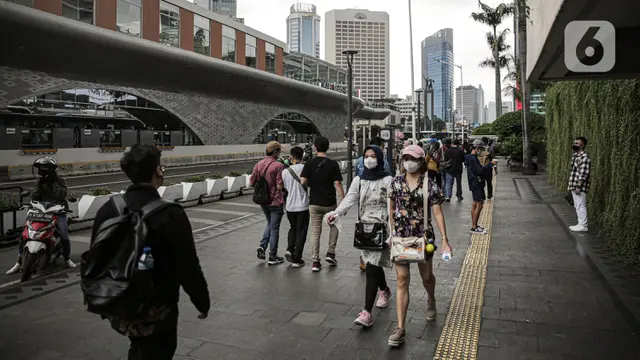 Aktivitas Warga di Tengah Ancaman Cuaca Ekstrem