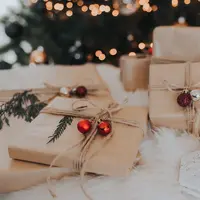 Ilustrasi kado, Natal. (Photo by Lore Schodts on Unsplash)