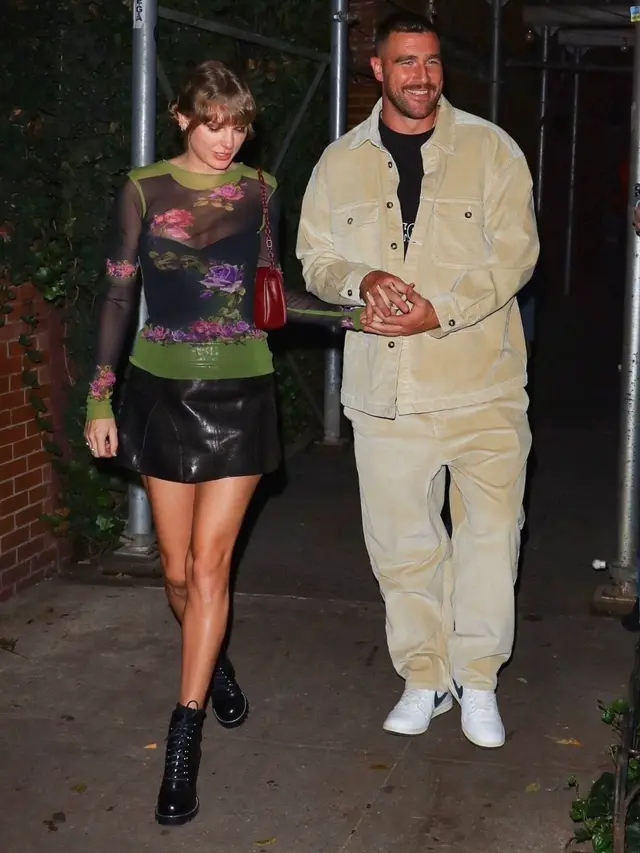 Taylor Swift Peluk dan Cium Travis Kelce Usai Konser di Argentina