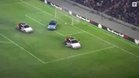 Video animasi ini memperlihatkan sebuah pertandingan antara VW Golf dengan mengusung corak bendera Jerman dan Argentina.