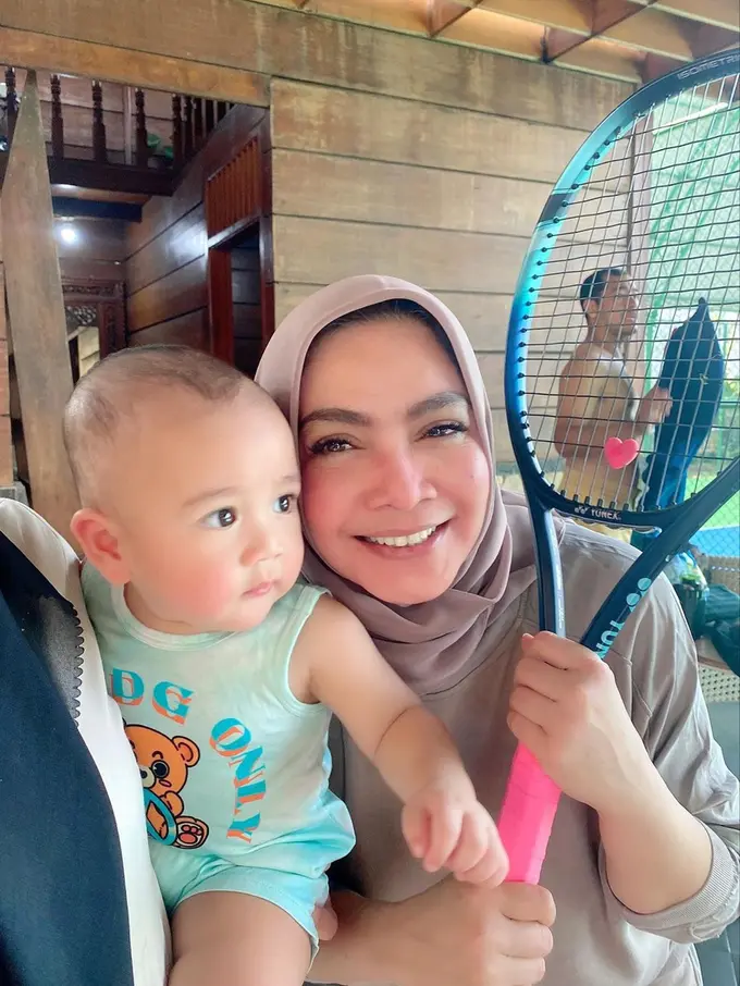 Momen Kebersamaan Mama Rieta Bareng Rayyanza, Selalu Gemas Dengan Cucu