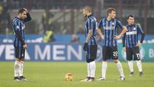 Reaksi kecewa beberapa pemain Inter Milan setelah takluk dari AC Milan dengan skor telak 0-3, pada laga lanjutan Serie A 2015-2016, di Stadion San Siro, Milan, Senin (1/2/2016) dini hari WIB. Inter Milan sedang menghadapi sindrom negatif usai rehat musim 
