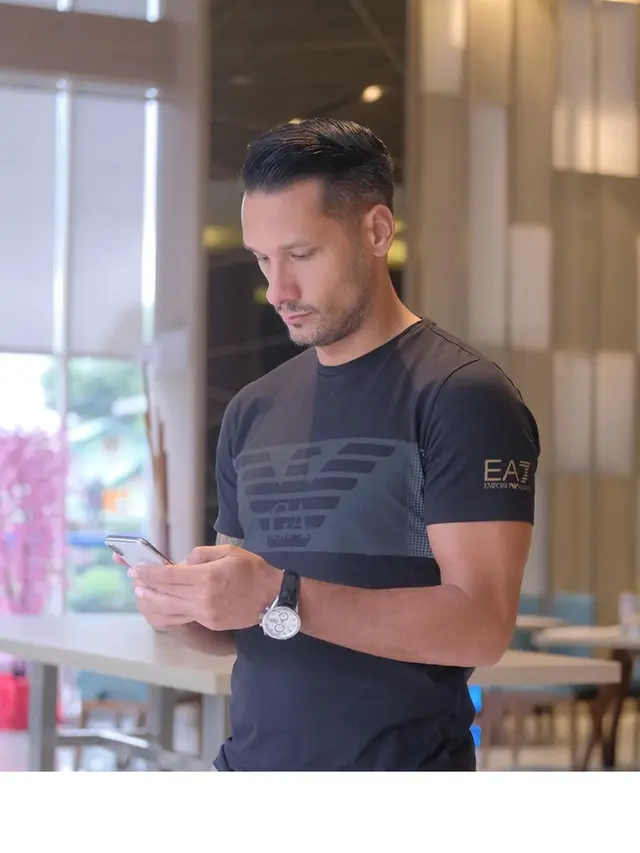 7 Potret Raphael Maitimo, Eks Timnas yang Dikabarkan Dekat dengan Agnez Mo
