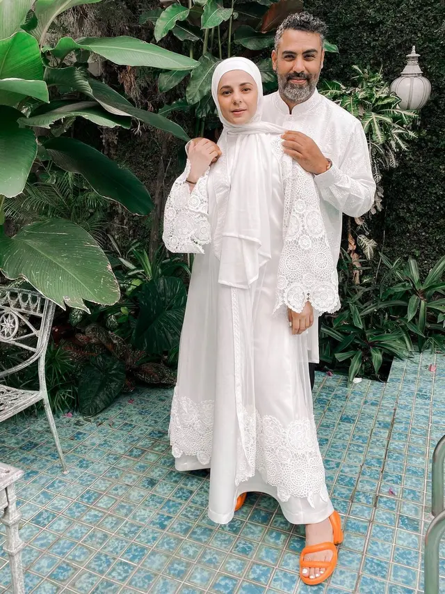 6 Potret Selvi Salavia, Kakak Tasya Farasya yang Tampil Kompak Bareng Suami
