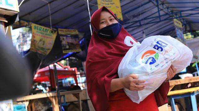 Berbagi Bahagia di Bulan Ramadan, BRI Group Bagikan 80.000 Paket Sembako