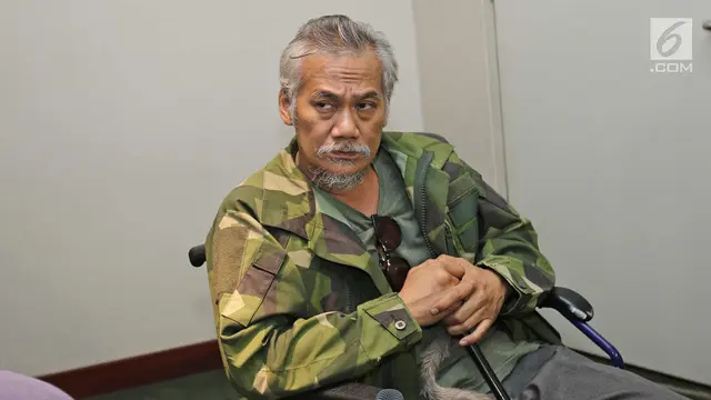 Duduk di Kursi Roda, Begini Kondisi Tio Pakusadewo Pasca Kecelakaan