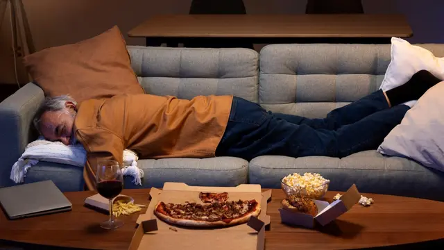 Suka Makan Malam? Coba 5 Tips Ini agar Berat Badan Tetap Terjaga - 5