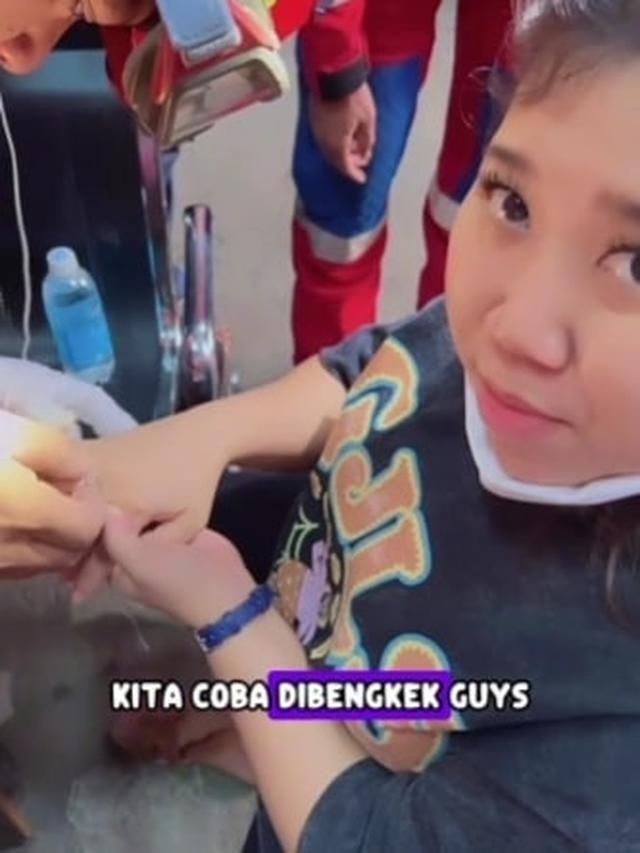 Sempat Gagal Tiga Kali, Kiky Saputri Minta Bantuan Pemadam Kebakaran untuk Lepas Cincin Menjelang Lahiran