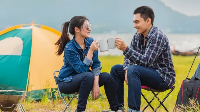 couple romantis bahagia