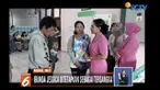 Sang ayah pun tidak dapat menahan kesedihan dan menyesalkan perbuatan mantan istrinya.