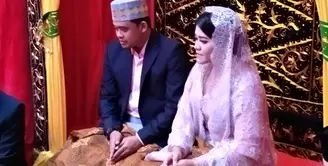 Rangkaian acara pernikahan Kahiyang Ayu dan Bobby Nasution belum usai. Setelah resmi menkah dengan adat Jawa pada 8 November 2017 lalu, keduanya pun kembali menggelar acara di Medan, Sumatera Utara. (Deki Prayoga/Bintang.com)