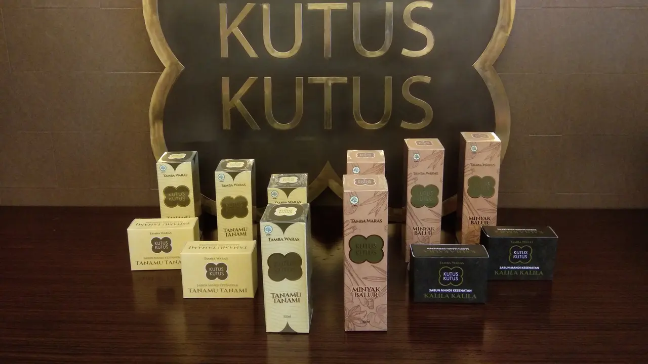 Servasius Bambang Pranoto membeberkan filosofi di balik minyak kutus-kutus yang dibuatnya (Liputan6.com/Giovani Dio Prasasti)