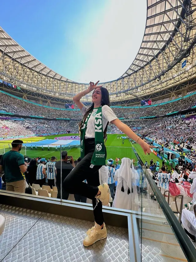 8 Potret Suporter Arab Saudi di Piala Dunia 2022 yang Viral karena Paras Cantiknya, Disebut Mirip Nia Ramadhani