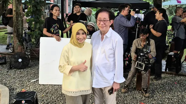 Tolak Angin Anak Gandeng Rhenald Kasali & Istri