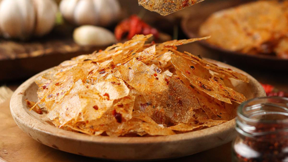 Kriuk-kriuk Apaan Tuh? Ternyata Ini Cara Membuat Keripik Kaca Kekinian Pedas Nampoll!