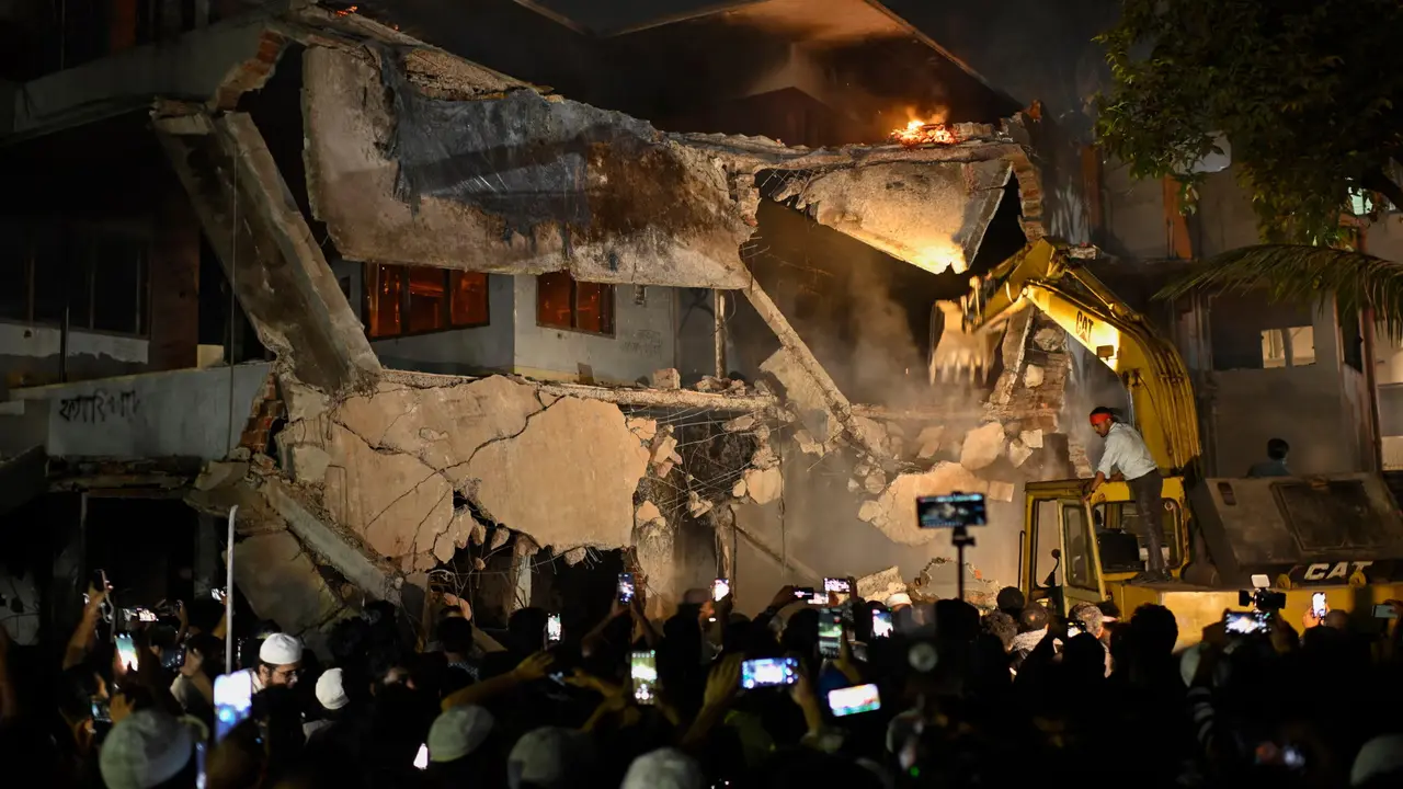 Rumah keluarga mantan PM Bangladesh Sheikh Hasina. (AP)