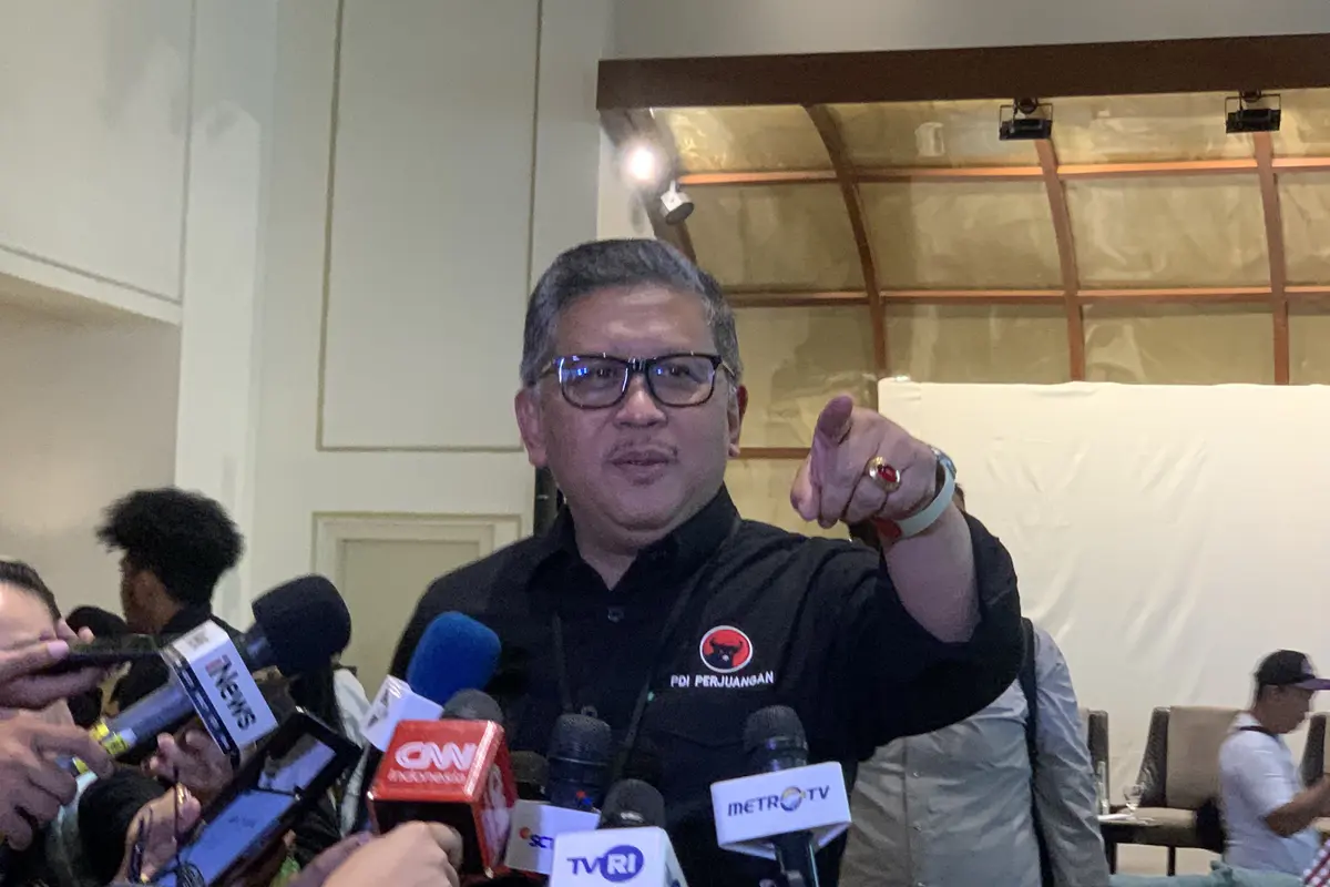 Sekretaris Jenderal DPP PDI Perjuangan (PDIP), Hasto Kristiyanto menegaskan bahwa putra sulung Presiden Joko Widodo atau Jokowi, Gibran Rakabuming Raka bukan lagi kader Partai Banteng.