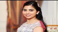 Nama Isha Ambani pertama kali menghentak publik saat dirinya berusia 16 tahun. Dia merupakan anak miliarder Mukesh Ambani 