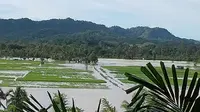 Banjir di Bombana menerjang dua lokasi, Desa Tongkoseng dan Desa Karya Baru merendam puluhan unit rumah dan lahan pertanian waega terancam gagal panen.