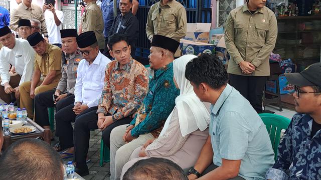 Momen Wapres Gibran beri santunan & takziah ke rumah Andika Lutfi pelajar meninggal karena demo ricuh