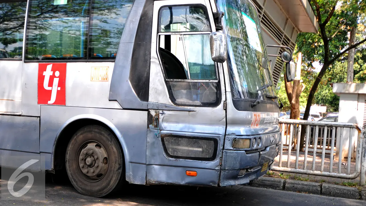 20150630-Kondisi-Bus-Transjakarta-Koridor-Karet-Ragunan-Jakarta5