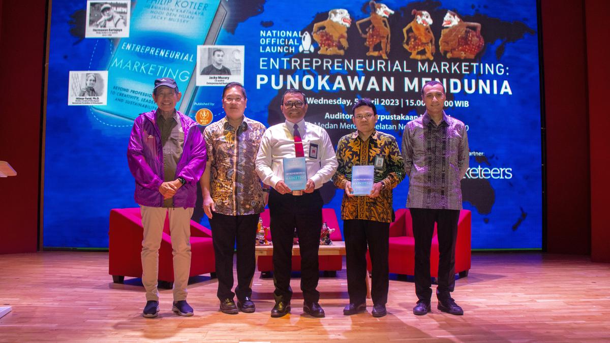 Hermawan Kartajaya Luncurkan Buku Marketing Terbaru, Mengangkat Simbol Punakawan dan Pandawa ke Dunia