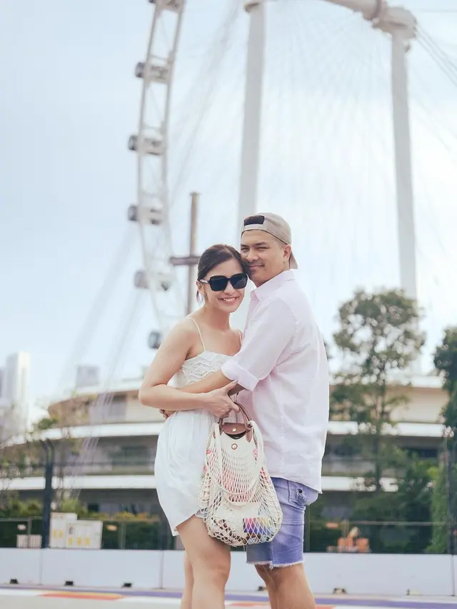 8 Gaya Modis Chelsea Olivia Layaknya ABG Saat Liburan di Singapura