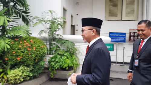 Birovning xotini bilan qora tanli erkak onlayn