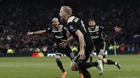 Selebrasi gol Donny van de Beek pada leg 1, Semifinal Liga Champions yang berlangsung di Stadion Tottenham Hotspur, London, Rabu (1/5). Ajax menang 1-0 atas Tottenham Hotspur. (AFP/Emmanuel Dunand)