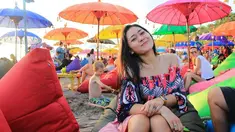 Vita Alvia merupakan penyanyi dangdut jebolan ajang pencarian bakat D'academy 2. Meski asli Banyuwangi, Jawa Timur, pemilik nama asli Riris Vita Alvia  kini sudah banyak dikenal para penikmat orkes melayu di Indonesia. (Liputan6.com/IG/@iam_vitaalvia)