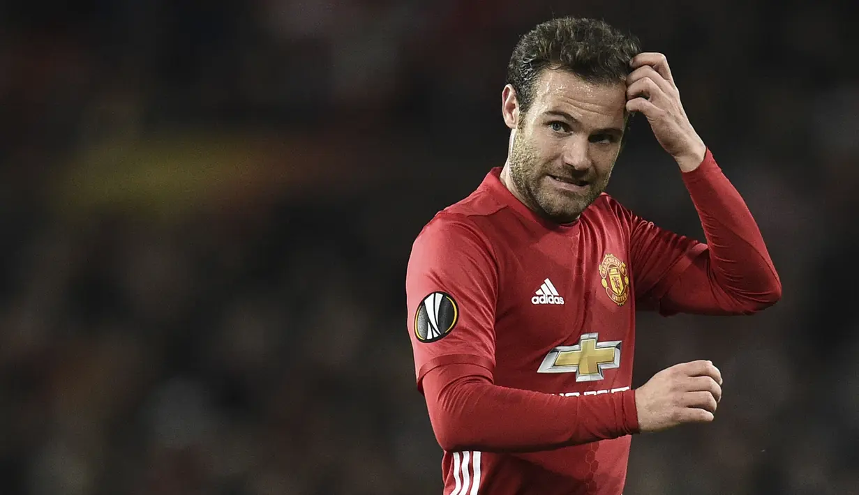 Nama terbaru ada Juan Mata. Perez menduh bahwa Mata dikeluarkan secara paksa oleh pelatih Michel dari Madrid ketika di akademi Castilla. Perez menuduh Michel bahwa aksinya tersebut digunakan untuk memasukkan putranya, Adrian menggantikan Mata. (Foto: AFP/Oli Scarff)