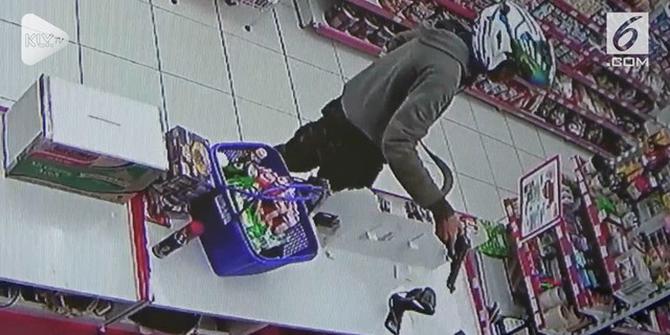 VIDEO: Rekaman Aksi Perampok Bersenjata Api di Tangerang