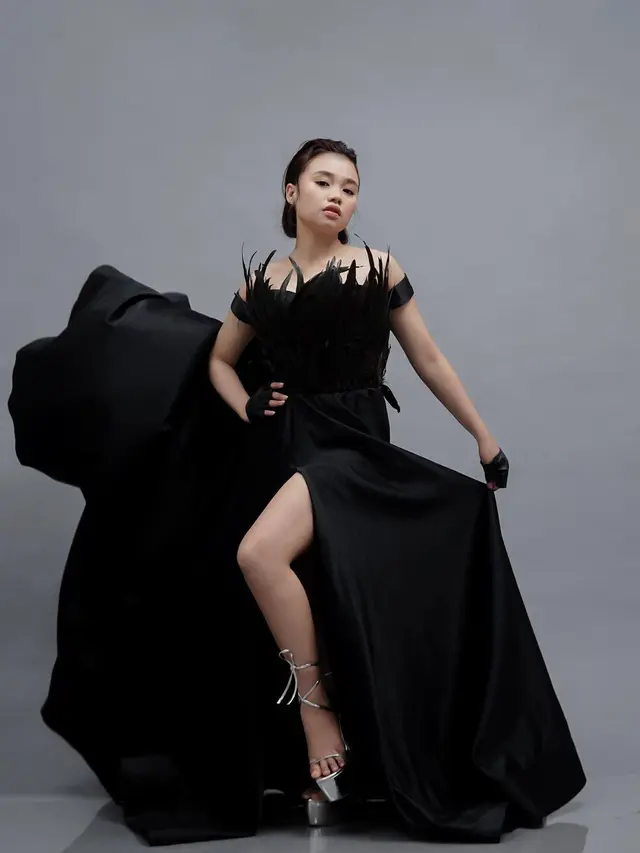 7 Pemotretan Terbaru Aulia DA Bertajuk The Queen of Darkness Ini Curi Perhatian